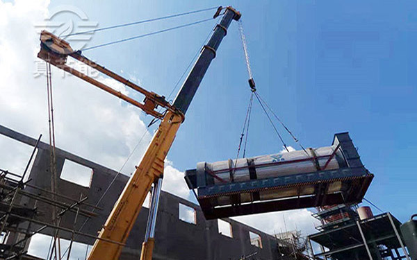 低溫污泥干燥機吊裝現(xiàn)場 低溫污泥干燥機吊裝現(xiàn)場