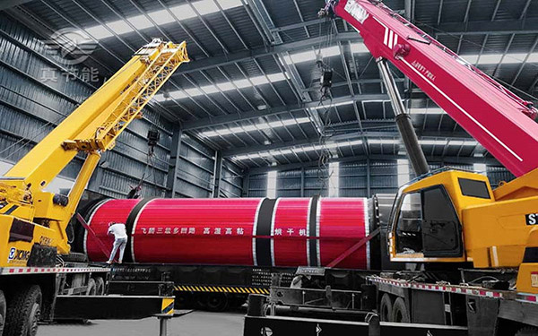 有機(jī)污泥干燥機(jī)吊裝現(xiàn)場(chǎng)